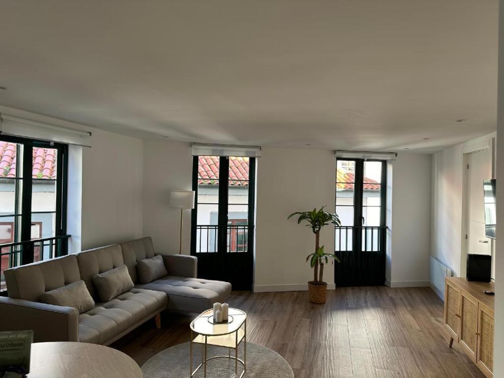 Apartamentos Urbanin II Plaza De San Pedro Кудильеро Экстерьер фото